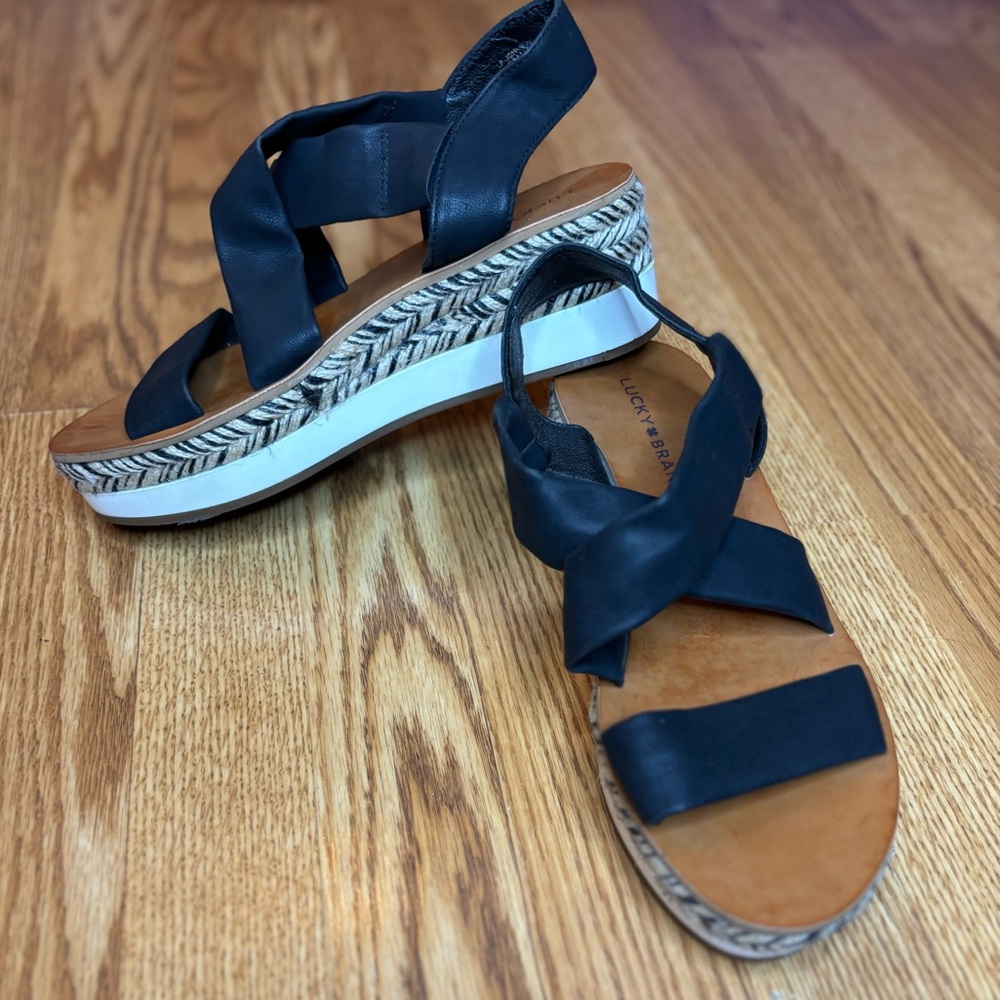 NEW Lucky Brand platform sandals with black straps
